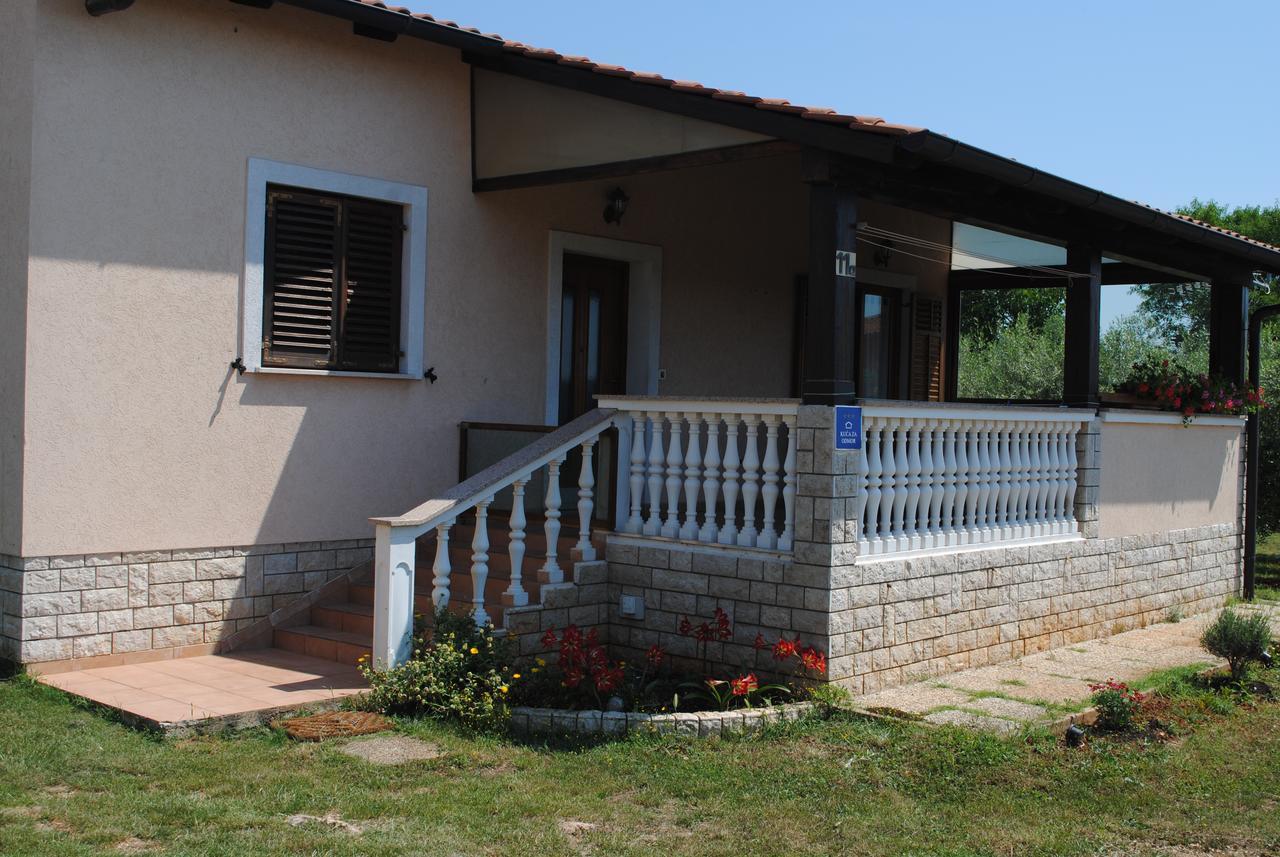 Holiday Home Ana Pula Bagian luar foto